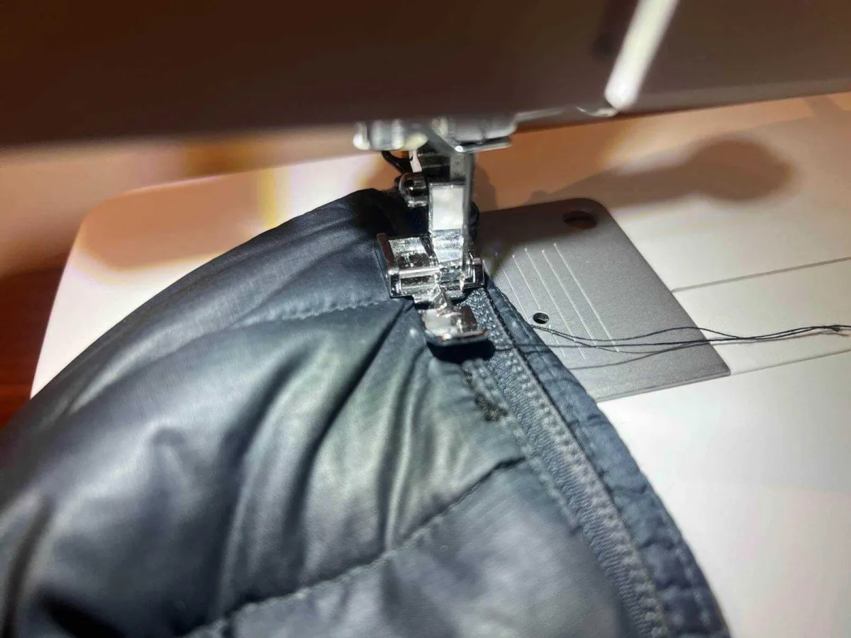 Sewing machine foot