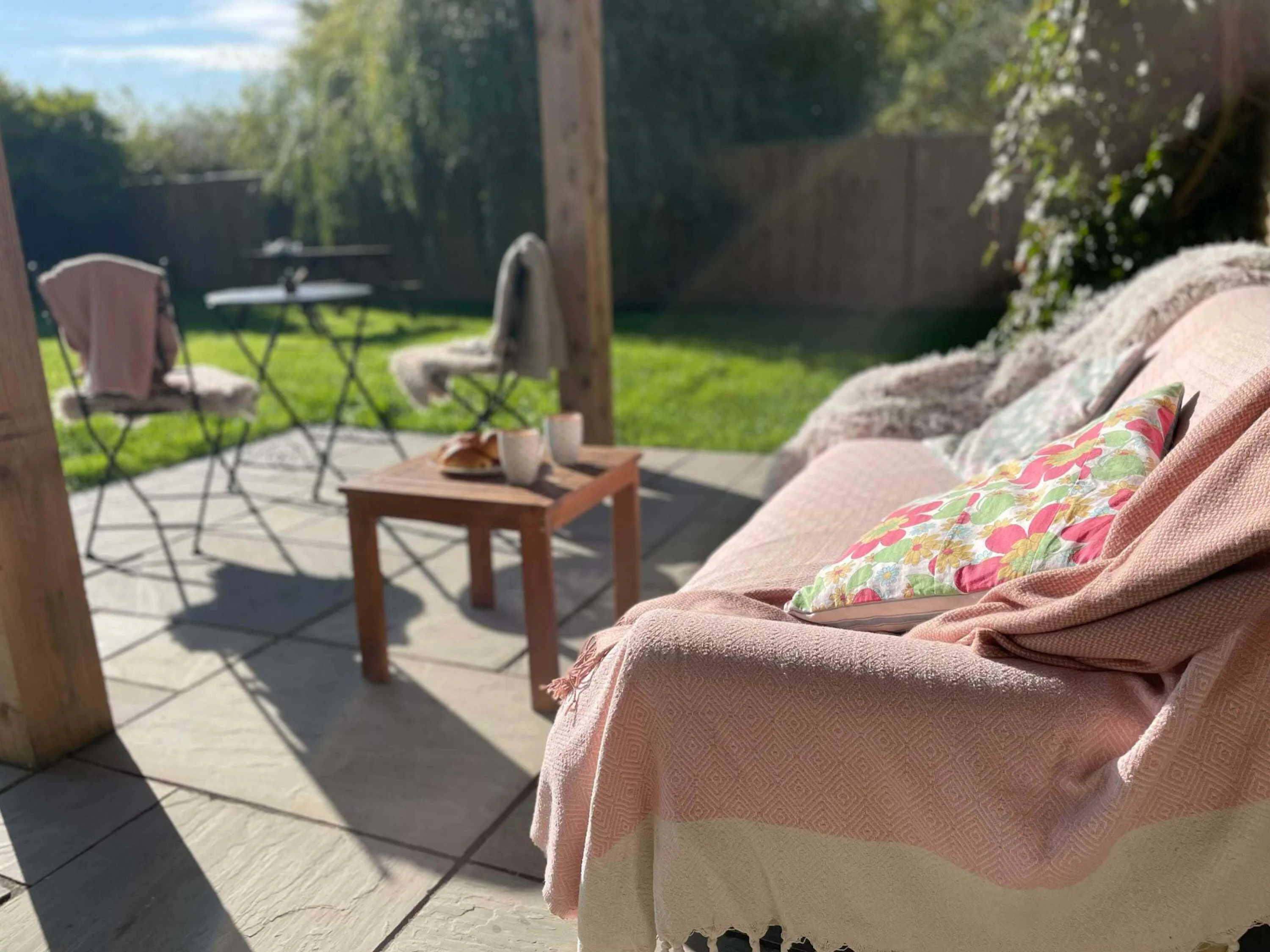 The barn outside sofa